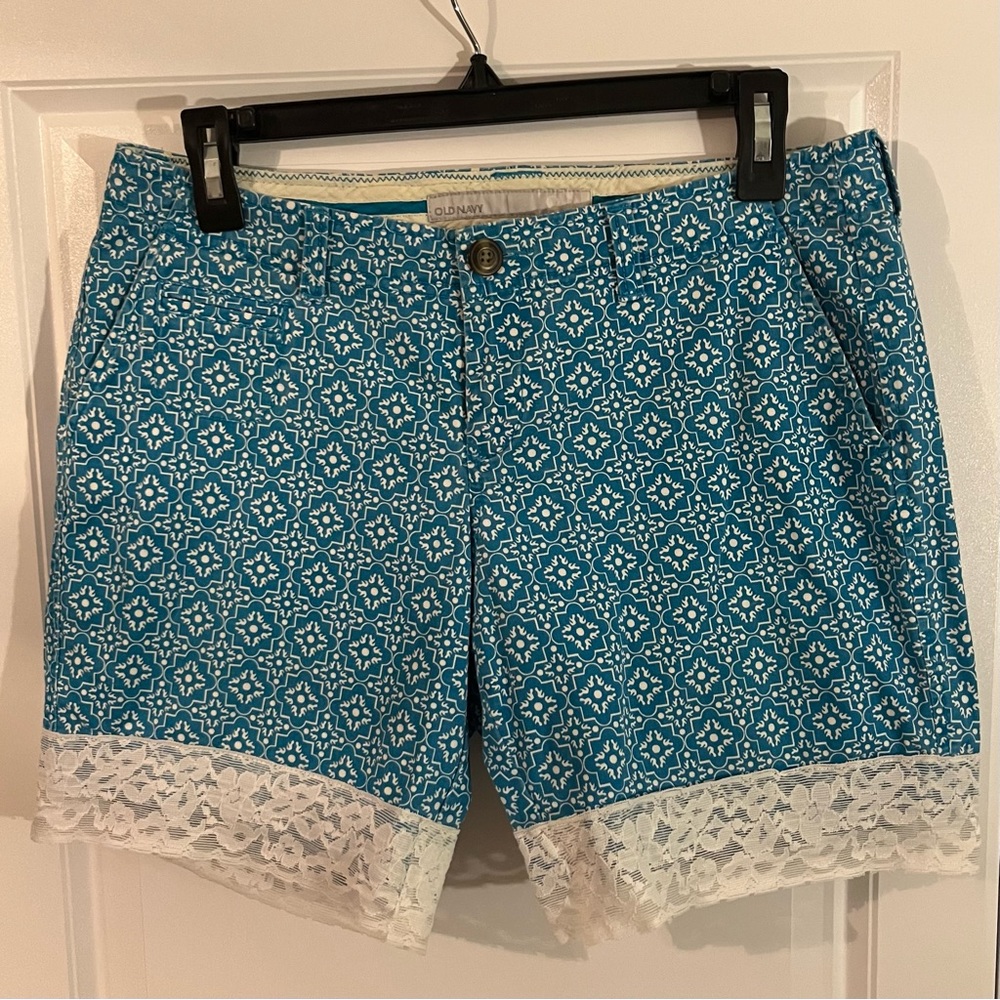 Upcycled Turquoise & White Printed Shorts w/ White Floral Lace Detail- 6 Petite